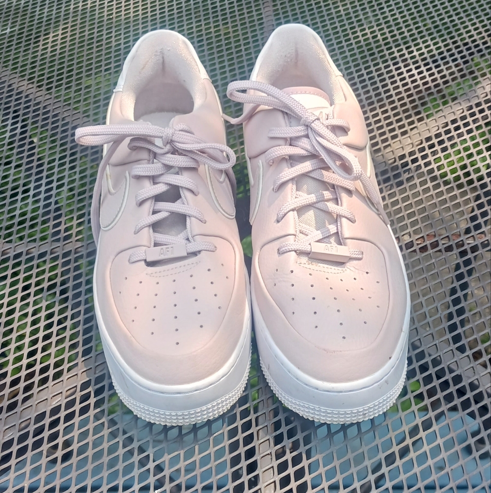 Nike Women's Athletic Shoes - Light Pink